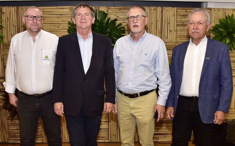 René Becker, Gerardo Klassen, Ricardo Wollmeister y Theodor Pankhras. 