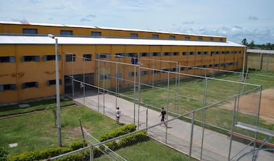 Guardia penitenciario resulta herido tras disparo accidental durante procedimiento en la cárcel de San Pedro.