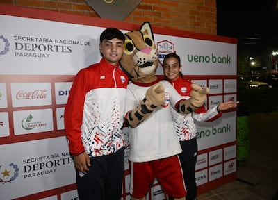 Catalina Delmás, desde el tenis, y Jhosías Núñez, desde el fútbol, serán los encargados de portar la bandera nacional.