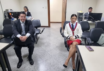 Marly Figueredo, esposa del exsenador Rodolfo Friedmann, y el Abg. Guillermo Duarte Cacavelos en la audiencia ante el juez Rodrigo Estigarribia.