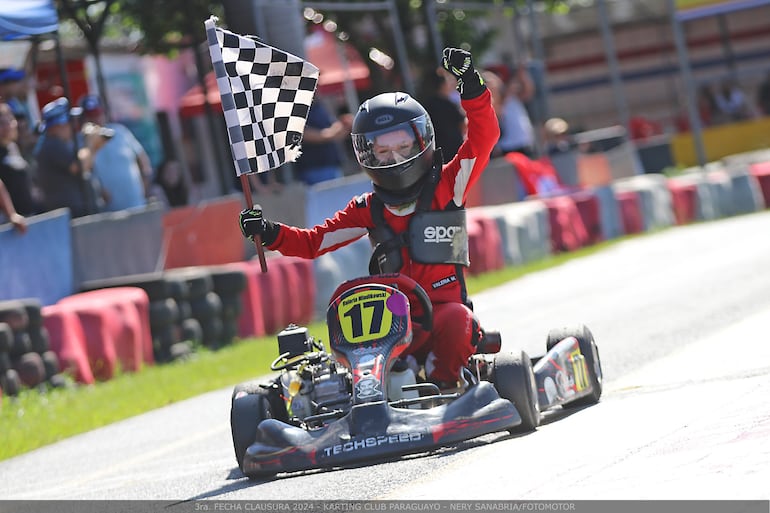 Linda sorpresa en el karting. Valeria Mindikowsy se erigió en la primera niña en adjudicarse la categoría Cadete.
