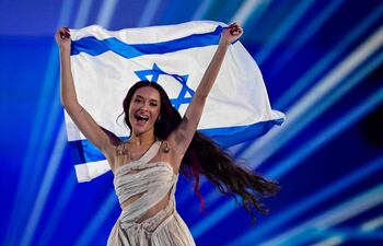 TOPSHOT - Russian-Israeli singer Eden Golan representing Israel with the song "Hurricane" poses at the start of the final of the 68th Eurovision Song Contest (ESC) 2024 on May 11, 2024 at the Malmo Arena in Malmo, Sweden. (Photo by Tobias SCHWARZ / AFP)