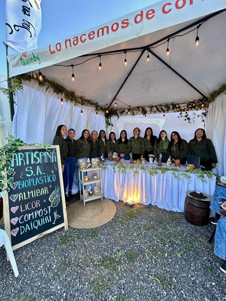 Alumnos del primer curso de la carrera de Ingeniería Agroindustrial ganaron el primer puesto.