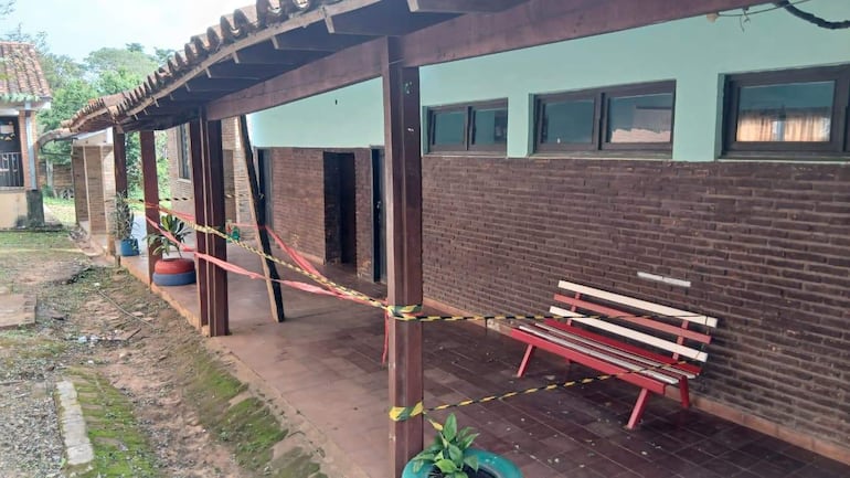 Clausuran sanitarios por riesgo de derrumbe y reclaman urgente intervención en el CRENT de Villarrica.