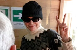 La actriz estadounidense Nicole Kidman llega al aeropuerto Presidente Carlos Ibáñez del Campo, para su viaje con destino a la Antártida, este miércoles en Punta Arenas (Chile). El turismo antártico accesible para unos pocos bolsillos, se ha puesto de moda, pese a las denuncias de los expertos por el impacto que tiene en un territorio prístino.