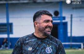 Héctor Fernando Marecos Silvera (47 años), director técnico de Sol de América.