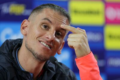 AME7490. QUITO (ECUADOR), 09/09/2024.- El seleccionador de Ecuador, Sebastián Beccacece, habla durante una rueda de prensa este lunes, en la Casa de la Selección, en Quito (Ecuador). Ecuador buscará el primer triunfo con el entrenador argentino Sebastián Beccacece en el partido que le mide con Perú en Quito durante la octava jornada de las eliminatorias sudamericanas del Mundial 2026. EFE/ José Jácome