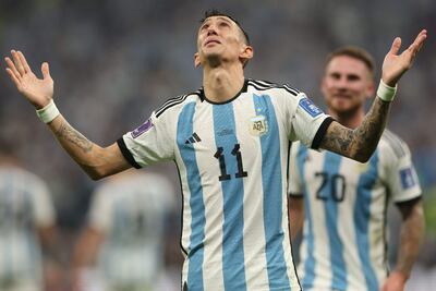 Ángel Di María, jugador de la selección paraguaya, festeja un gol.