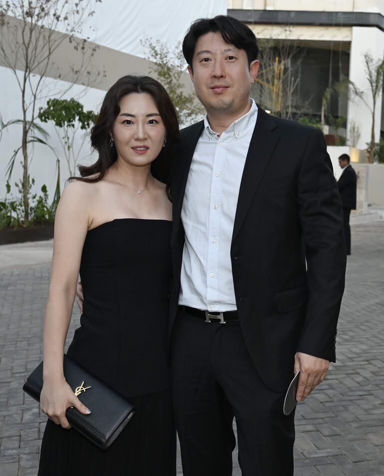 Mónica Yoon y Jhonny Lee. 