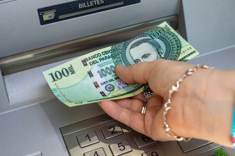 ¿Subir el salario mínimo hace que se eleven los precios? Esto dice un economista - Economía