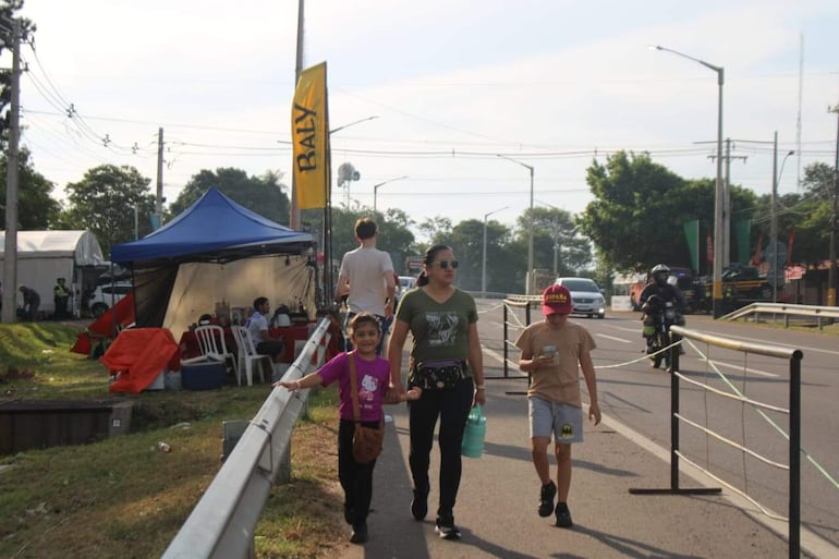 Peregrinos van a Caacupé. 