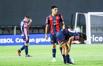 La desazón de los chicos azulgranas tras la derrota de anoche frente a Palmeiras, por 3-0.