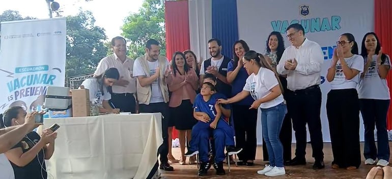 Aplicaron la primera dosis de la vacuna durante el acto de lanzamiento de la campaña en Pedro Juan Caballero.
