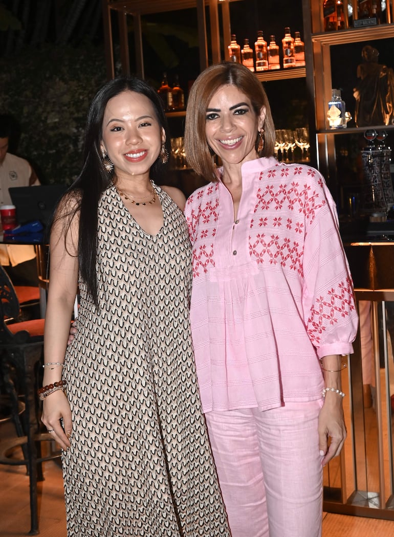 Vastet Chen y Adriana Amarilla.
