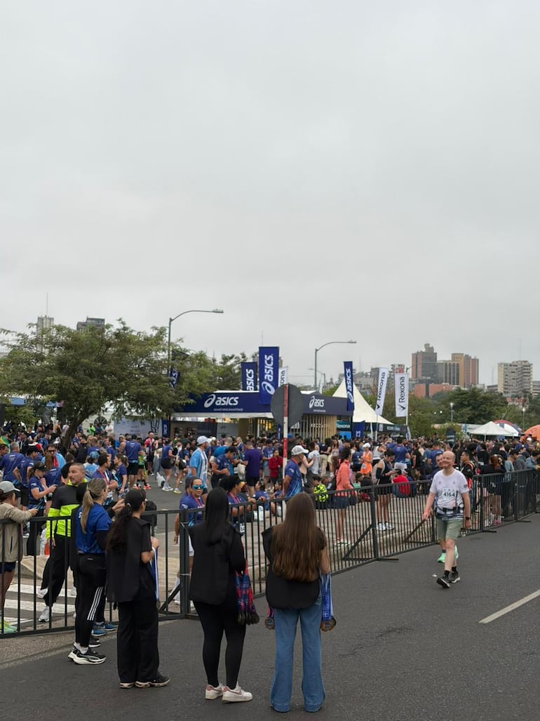 Postales de la Maratón Internacional de Asunción 2026.