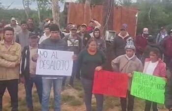 Los ocupantes del asentamiento se reunieron esta tarde para hablar de la situación en que se encuentran