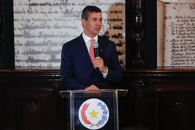 El presidente de Paraguay, Santiago Peña, habla durante una conferencia de prensa en el Archivo Nacional.