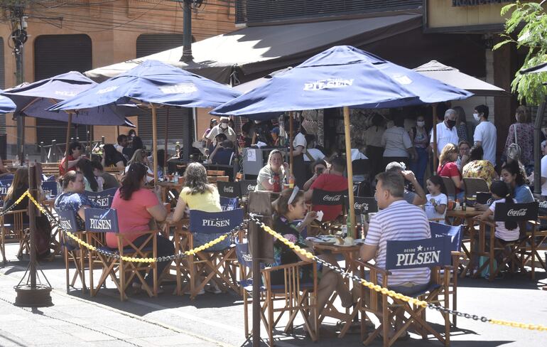Locales gastronómicos habilitados para ocupar la calle Palma los fines de semana.