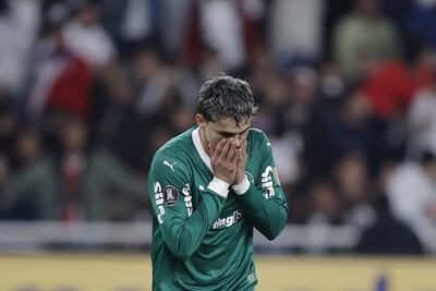 Ramón Sosa de Palmeiras reacciona este jueves, en un partido de semifinal de la Copa Libertadores entre LDU Quito y Palmeiras en el estadio Rodrigo Paz Delgado, en Quito (Ecuador).