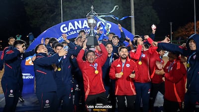 Los chilenos festejaron inédita conquista en la Zona Sur de la Liga Evolución de fútbol playa.
