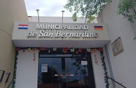 El intendente de San Bernardino, Emigdio Ruiz Díaz, suele mostrarse para la foto.