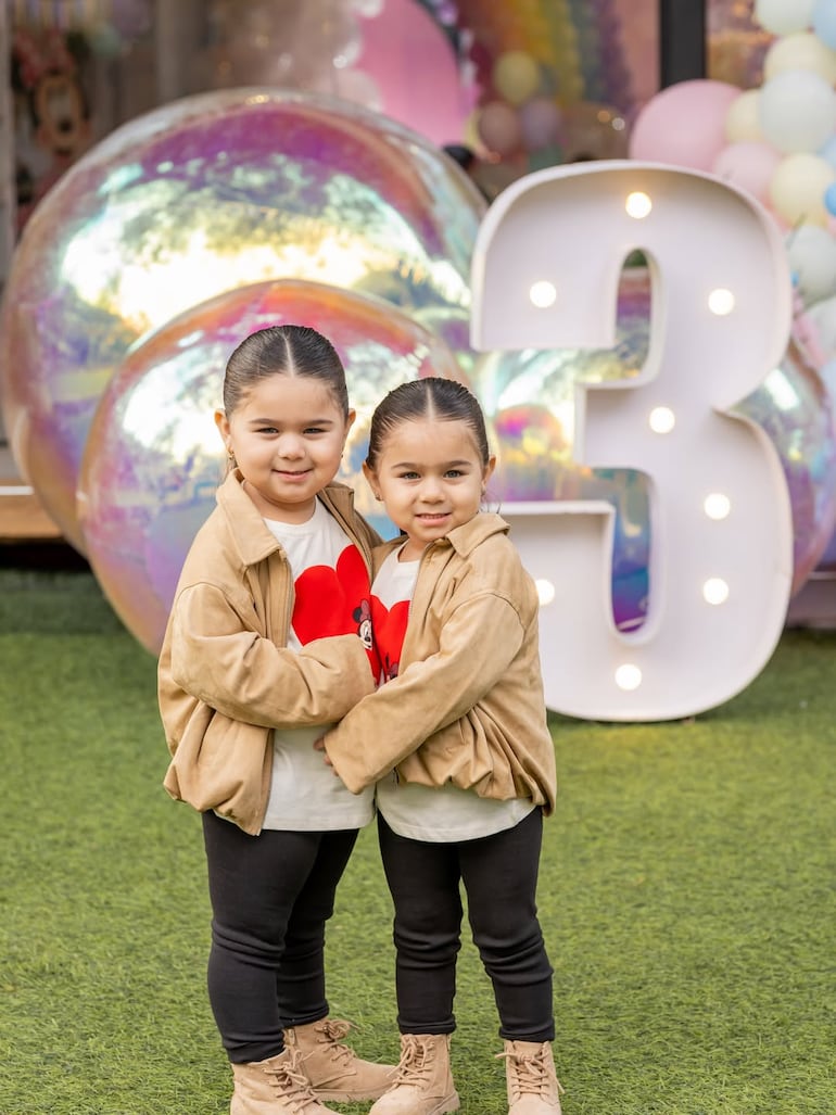 ¡Pura ternura! Las mellis Orianna y Arianna, hijas del futbolista Jorge Morel y Rubí Samudio. (Instagram/Rubí Samudio)