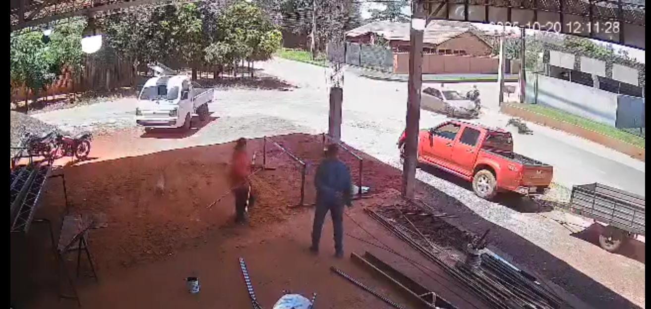 Las autoridades locales ya iniciaron las investigaciones del caso. Las imágenes captadas por cámaras de seguridad del lugar serán claves para esclarecer la dinámica del hecho.