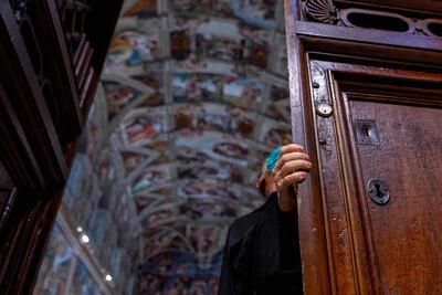 La Capilla Sixtina ya está cerrada al público. Comienzan los preparativos para el cónclave. 