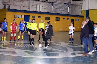 Autoridades de la Divisional de Futsal FIFA en el puntapié inicial del certamen femenino.