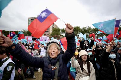 China amenazó el lunes con represalias a las empresas implicadas en la venta de armas a Taiwán, tras el visto bueno de Estados Unidos a un acuerdo de 300 millones de dólares para reforzar la defensa de la isla reivindicada por Pekín.