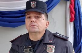 El Oficial José Jiménez, de la Comisaría 24, compró su propia "bodycam" para tener un respaldo durante sus operativos. El fin de semana grabó cómo personal del Hospital de Barrio Obrero le negaba la atención a una mujer herida.