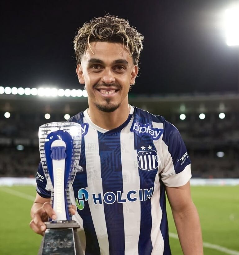 Ronaldo Martínez, elegido la figura del partido.