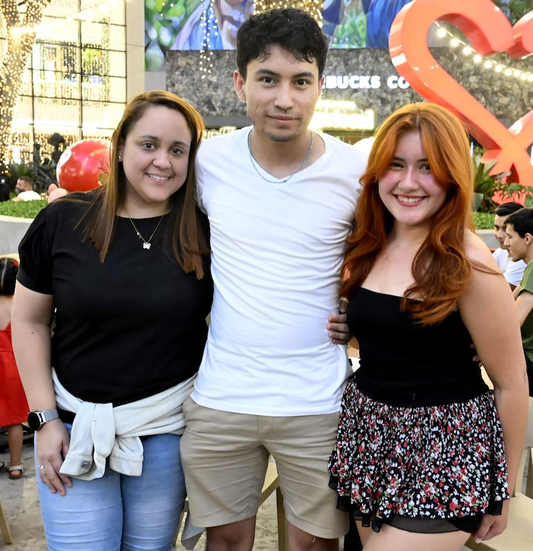 Ana Ferreira, Hernán Prieto y Aracely Báez. 
