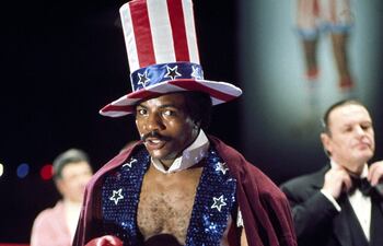 Carl Weathers interpretando a Apollo Creed en una de las películas de la saga "Rocky".