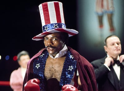 Carl Weathers interpretando a Apollo Creed en una de las películas de la saga "Rocky".