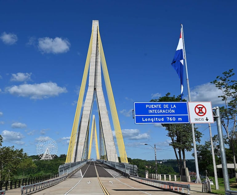 El puente de la Integración fue terminando en diciembre del 2022, durante el gobierno de Mario Abdo Benítez. 