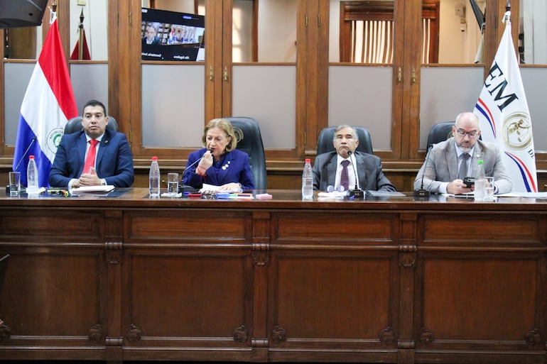 Los miembros del JEM: el diputado Diego Cándia; la presidenta Alicia Pucheta; el vicepresidente 1° y ministro de la Corte Manuel Ramírez, y el consejero Enrique Berni.