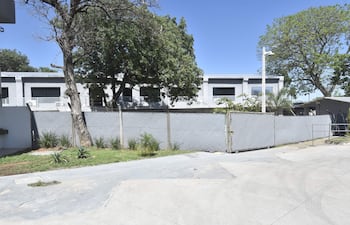 Durante su gestión, Eddie Jara cercó las oficinas administrativas de Petropar y mantuvo un fuerte hermetismo en la comunicación con la prensa.