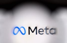 Logo de Meta, matriz de redes sociales, expuesto en Alemania.