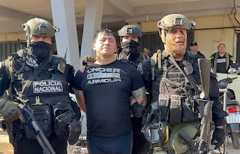 Armando Javier Rotela Ayala, líder del Clan Rotela, es sacado de la Penitenciaría Nacional de Tacumbú en el marco de la Operación Veneratio.
