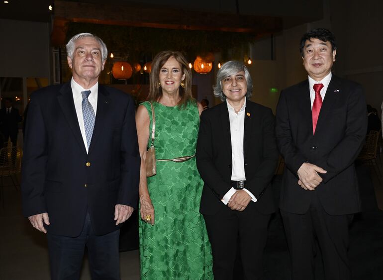 Carlos Jorge Biedermann, Fátima de Benavente, Linda Taiyen y Katsumi Itagaki, embajador de Japón.