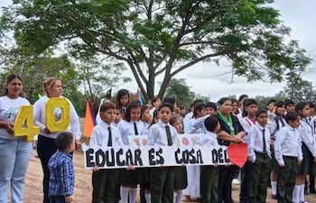Alumnos de la escuela Ñu Apua