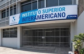 Fachada del Isics, con sede en Fernando de la Mora.