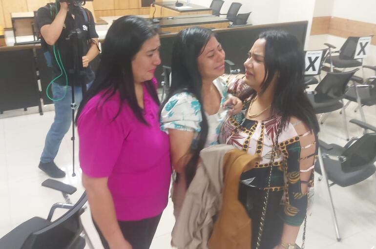 Familiares del niño Samuelito se quebraron en llanto tras la lectura de la sentencia.