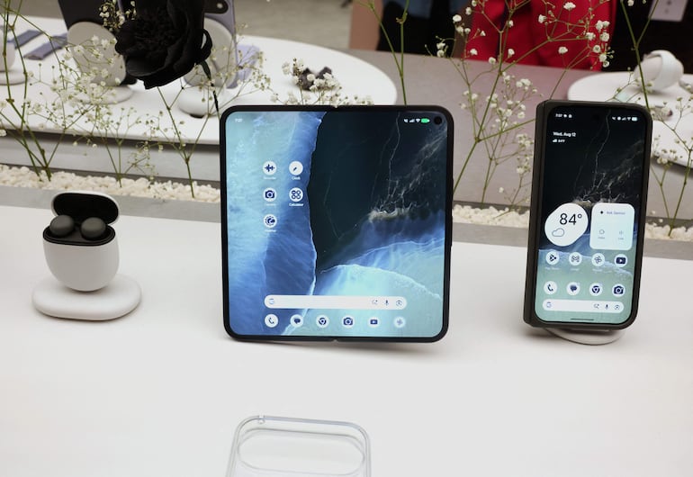 El teléfono inteligente Google Pixel 11 se exhibe durante el evento de lanzamiento de productos “Made by Google”, en Nueva York, el 12 de agosto de 2026.