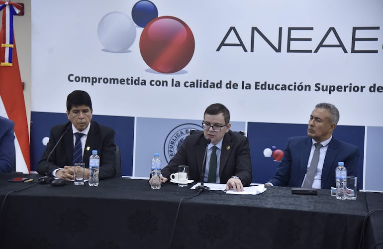 Médicos piden al Cones que vuelva la suspensión de carreras de Medicina en Paraguay