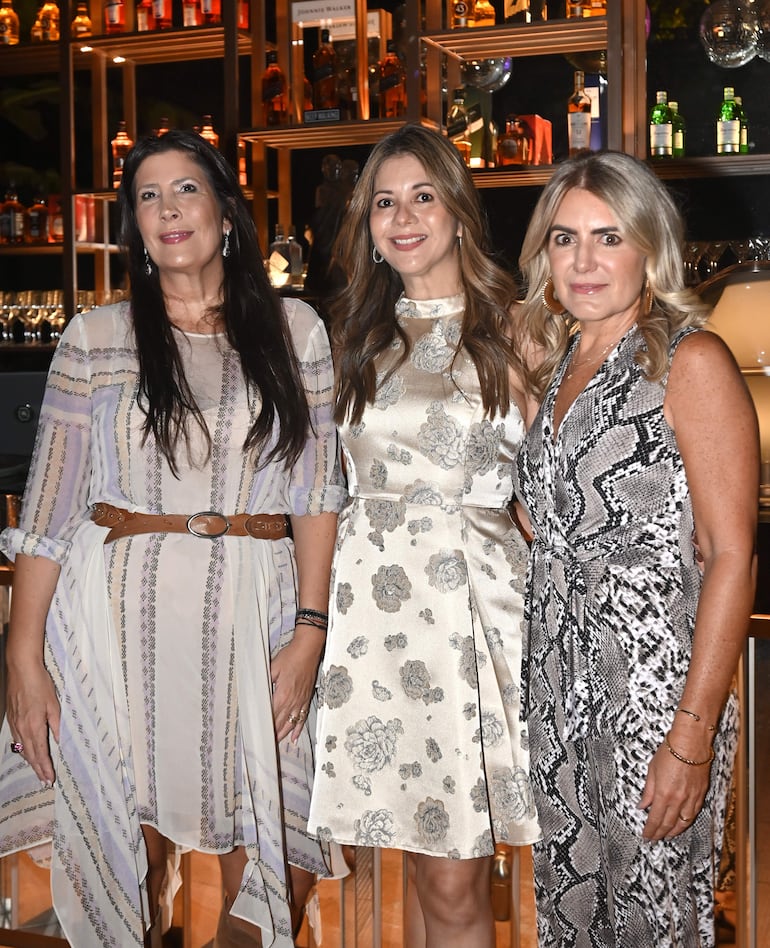 Valeria Gallarini, Melva De Gracia Han y Carolina Castillo.