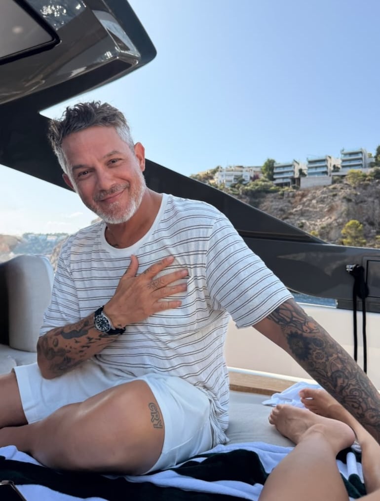 ¡Feliz! Alejandro Sanz disfruta sus vacaciones en Mallorca e Ibiza. (Instagram/Alejandro Sanz)