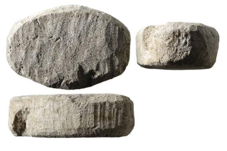 Objeto 04433 en el Museo Romano (Het Romeins Museum), en Heerlen, Países Bajos. Una piedra lisa y blanca, que data de la época romana y fue desenterrada en los Países Bajos, ha desconcertado durante mucho tiempo a los investigadores. Ahora, con la ayuda de la inteligencia artificial, los científicos creen haber resuelto el enigma: la piedra es un antiguo juego de mesa e incluso han logrado deducir sus reglas.