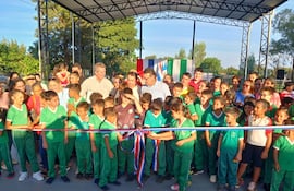 Durante la inauguración, se recordaron todos los pasos dados hasta llegar al objetivo, con agradecimientos especiales a quienes colaboraron. Hubo momentos artísticos con danza y canto,